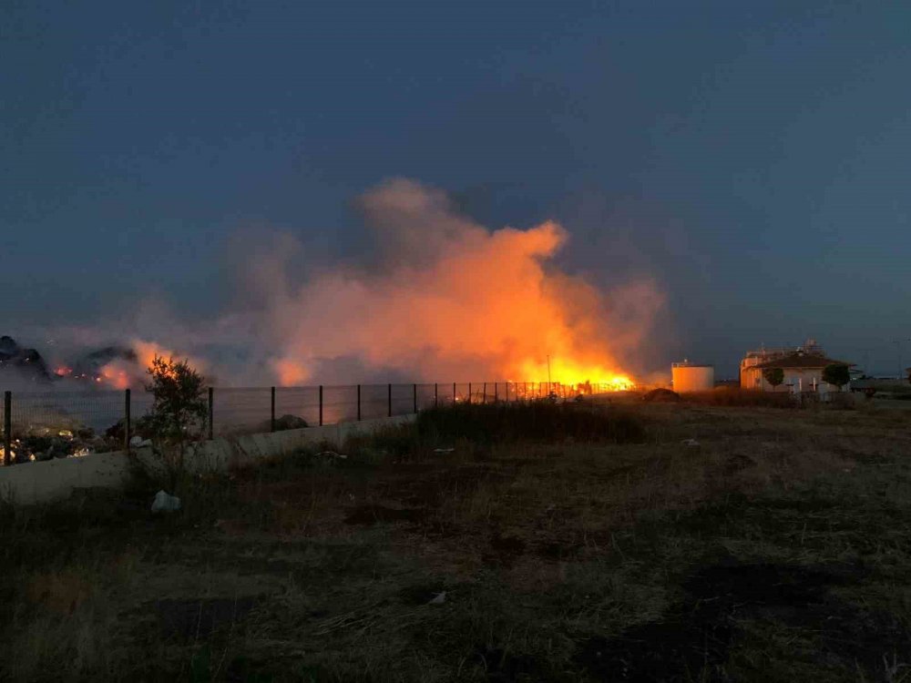 Çöplükte çıkan yangın büyümeden kontrol altına alındı