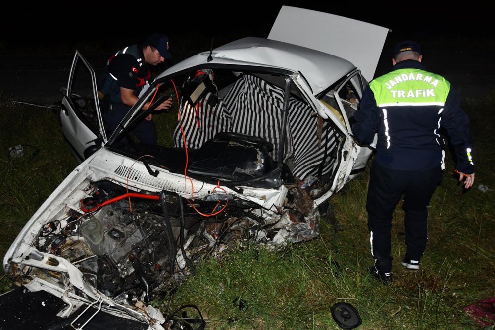 İki otomobil çarpıştı: Yaralılar var