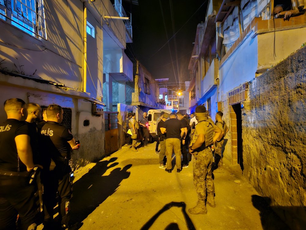 Akrabalar arasındaki alacak-verecek kavgası kanlı bitti