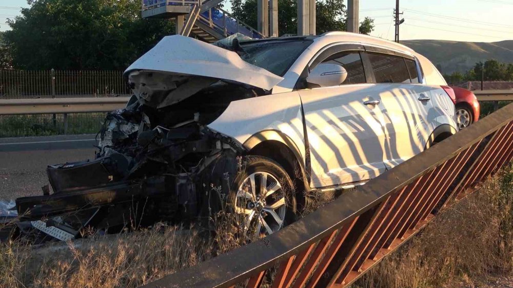 Bayram tatili yolunda feci kaza: 3 yaralı