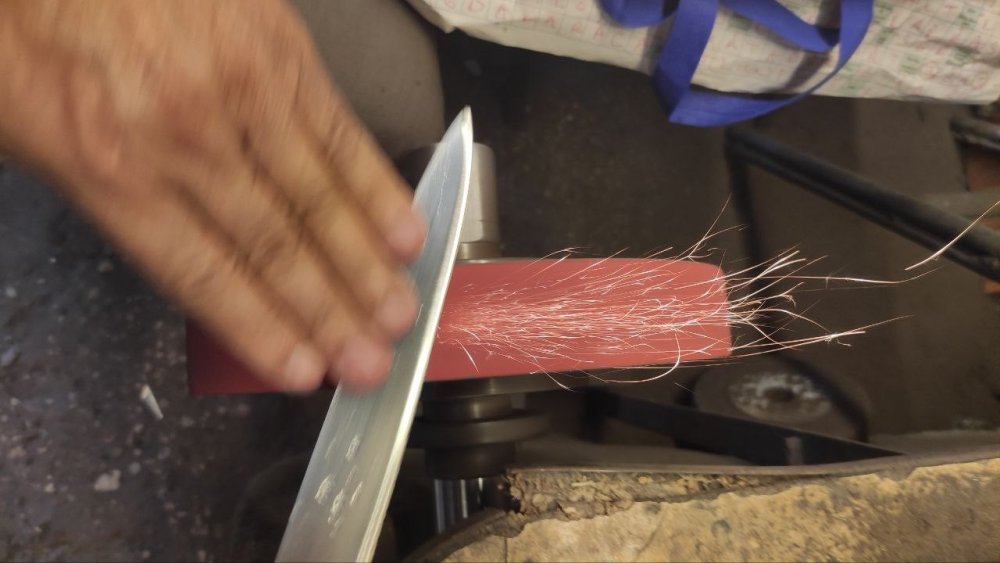 Bıçaklar kurbana hazırlanıyor