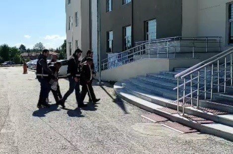 Konya'da 'canpolatlar' çetesi çökertildi! 82 yaşındaki çete lideri bastonuyla adliyeye geldi