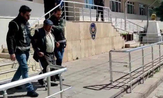 Konya'da 'canpolatlar' çetesi çökertildi! 82 yaşındaki çete lideri bastonuyla adliyeye geldi