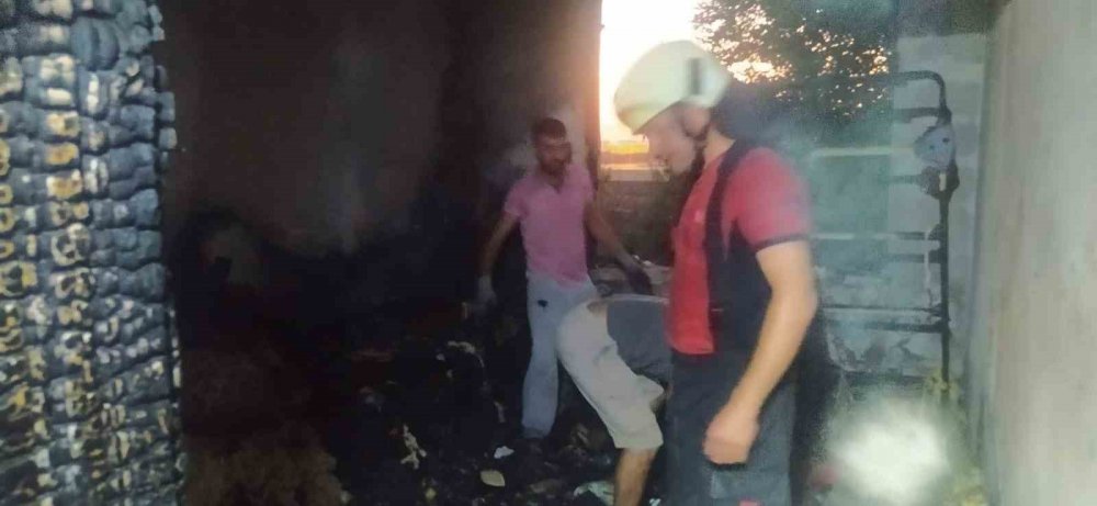 Yangında ev kullanılmaz hale geldi