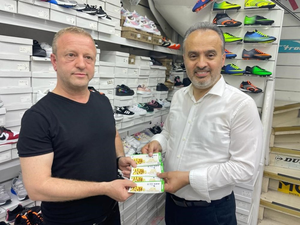 30 bin çocuğa bin liralık bayram çeki!