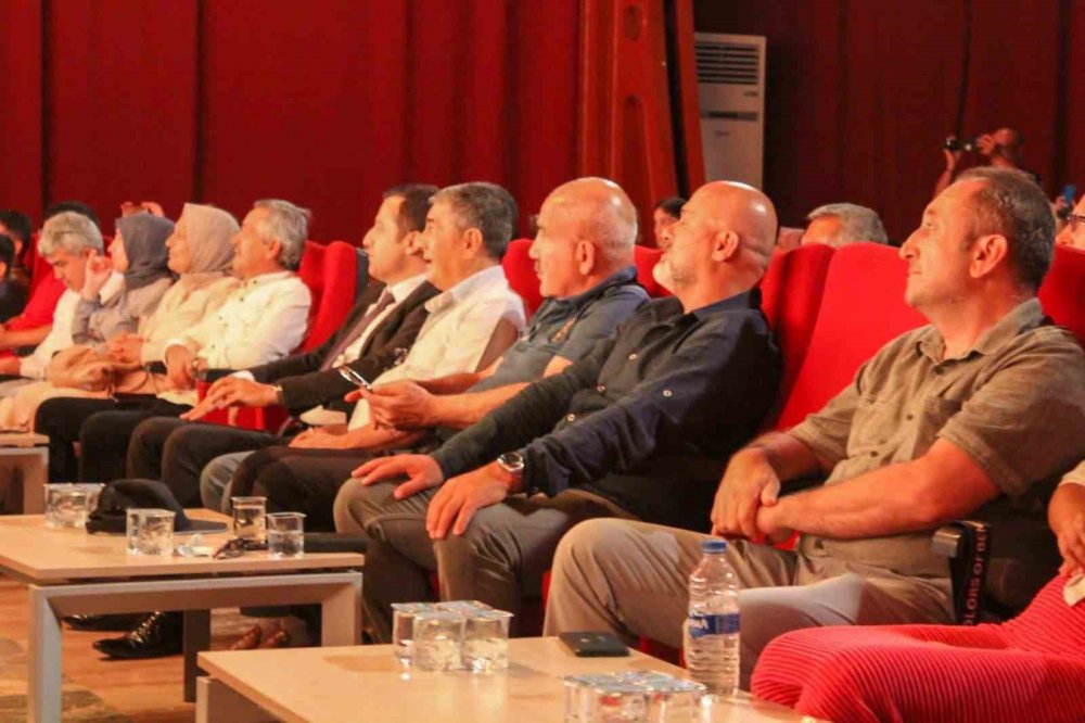 Engelli bireylerin gösterisi ayakta alkışlandı