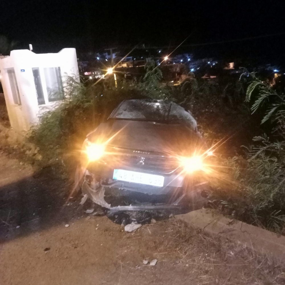 İstinat duvarından düşen otomobilin sürücüsü hayatını kaybetti