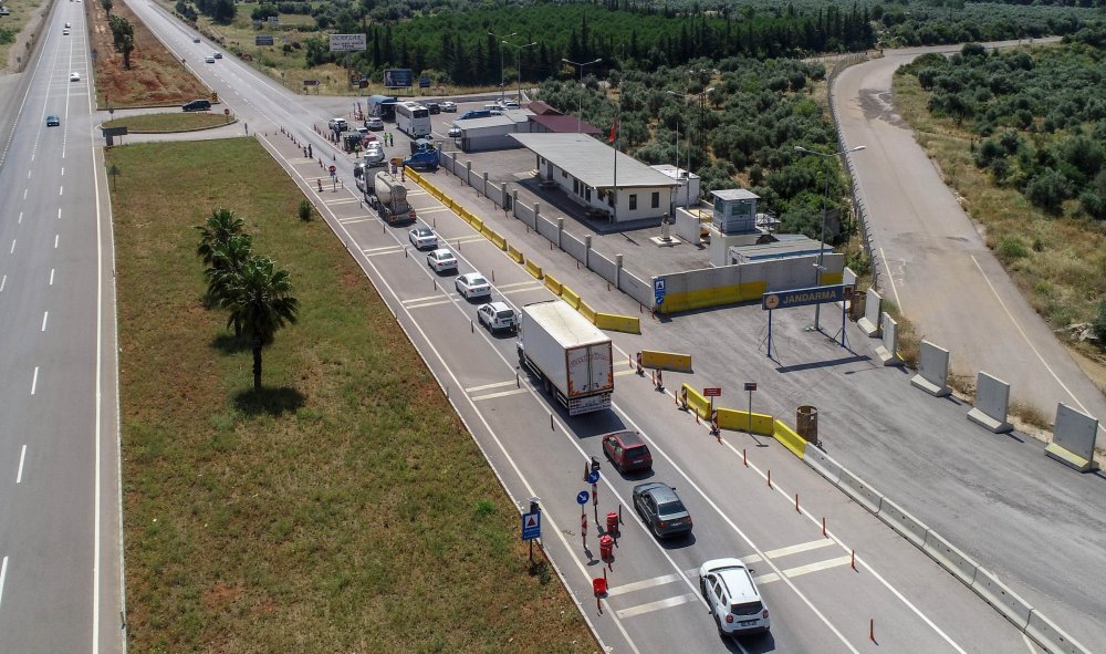 2 kilometrelik araç kuyruğu!