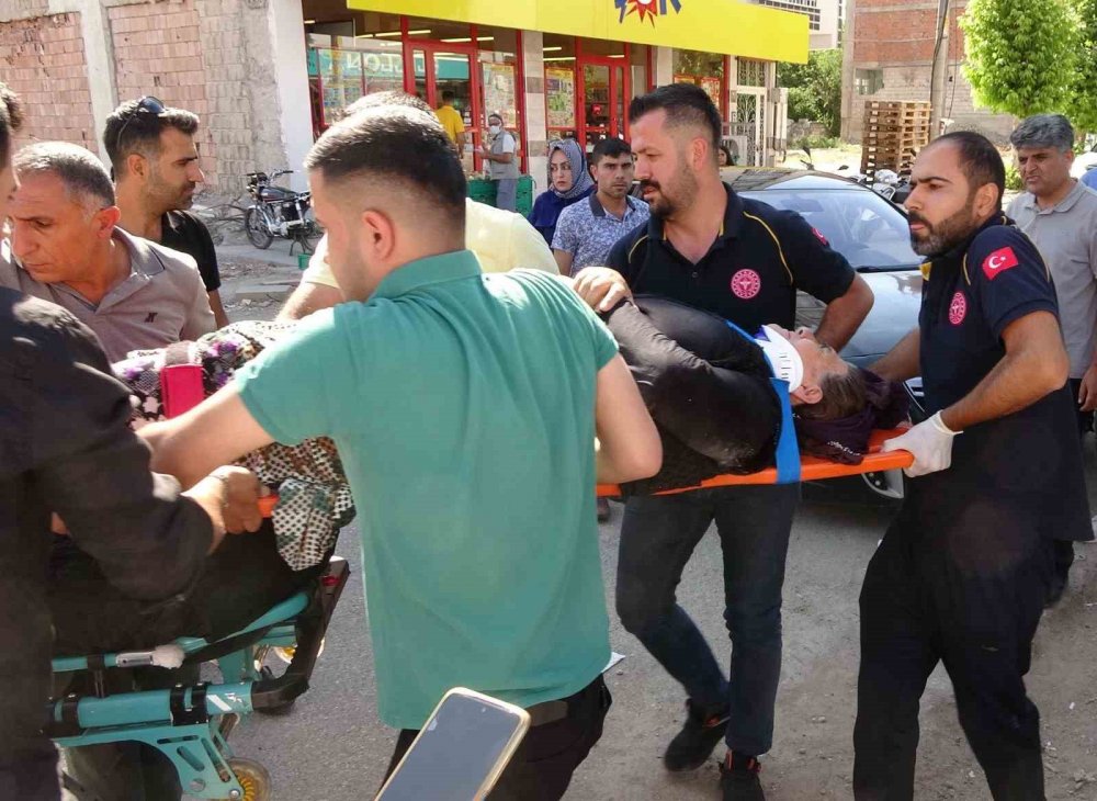 Aniden döndü, kazaya neden oldu: 2 yaralı