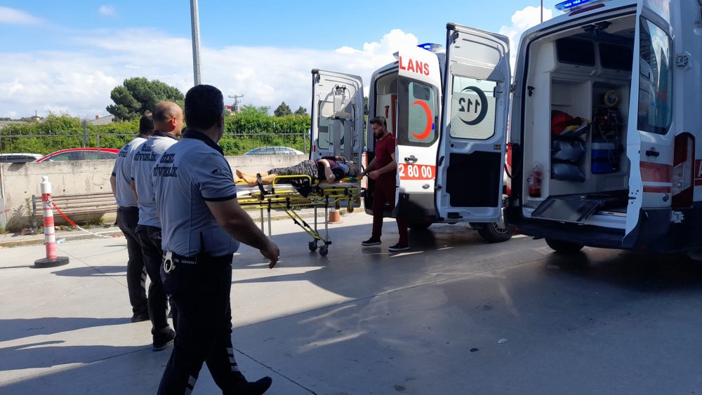 Otomobiller çarpıştı: 1'i bebek, 5 yaralı