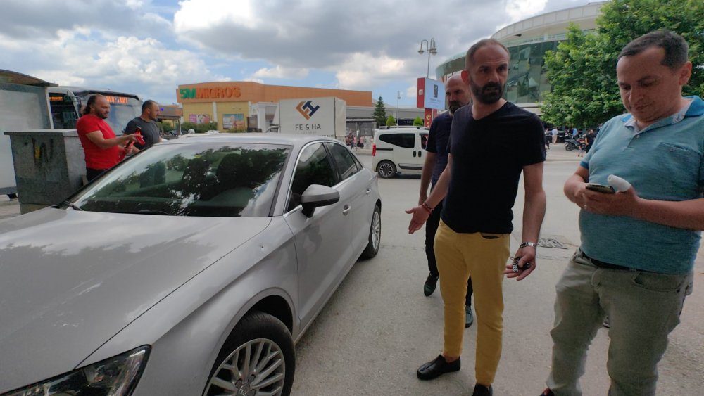 Seyir halindeki otomobile mermi isabet etti