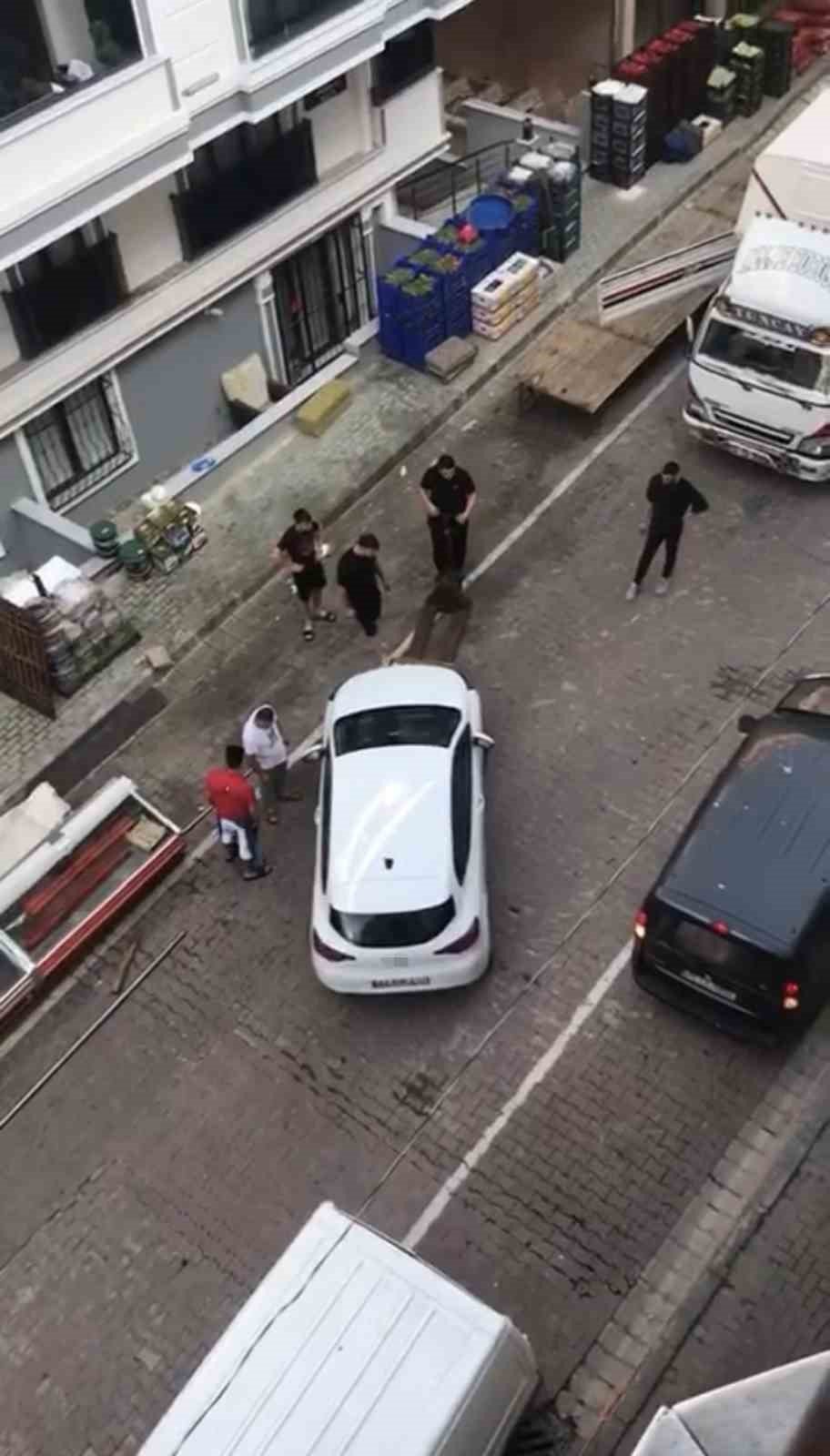 “Yok artık” dedirten olay: Transpaletle aracı taşıdılar