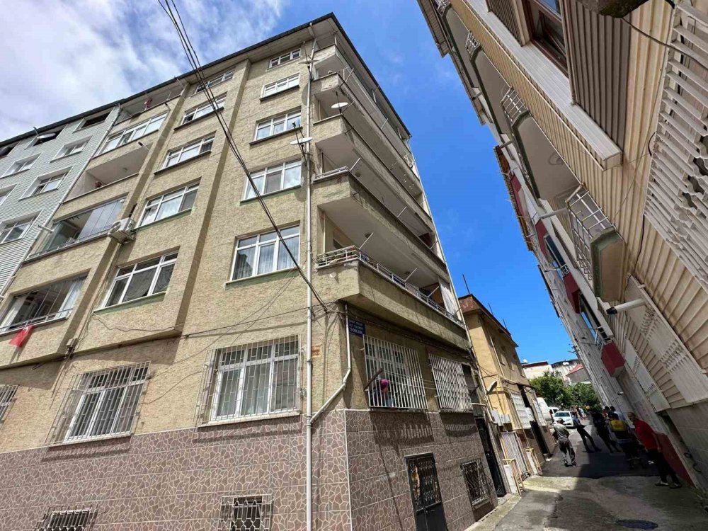 Kafasına tabancayla ateş ederek intihar etti