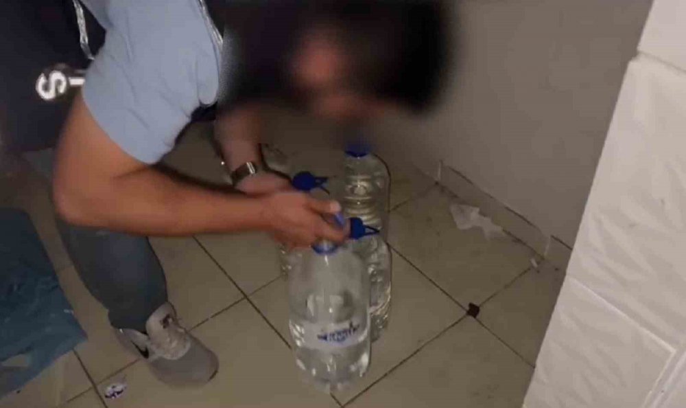 Kargo paketinden 80 litre sahte alkol çıktı