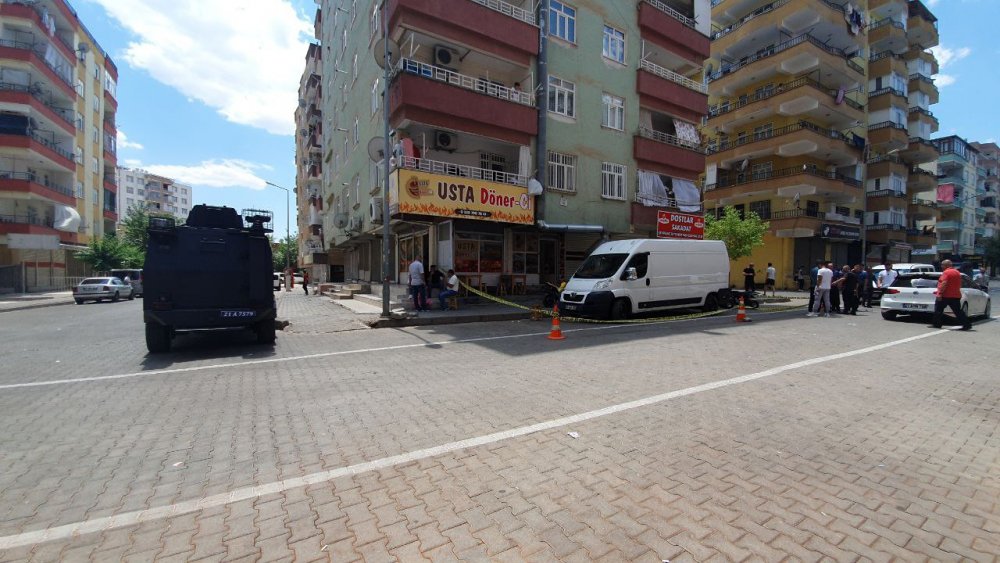 'Yan baktın' kavgası: 1'i ağır, 3 yaralı