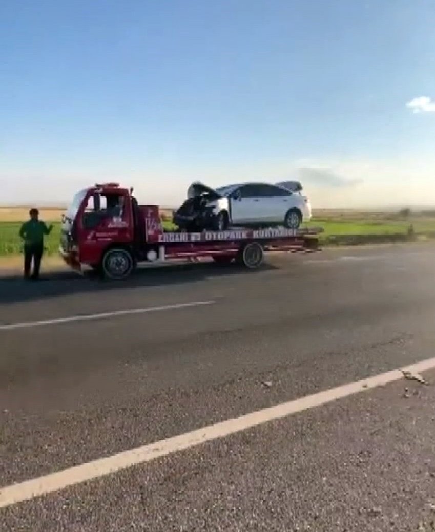 Otomobille traktör çarpıştı, 3'ü ağır 5 kişi yaralandı