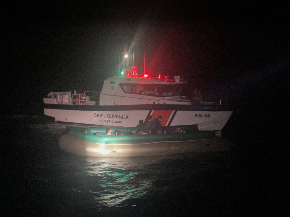 99 kaçak göçmen ile 2 organizatör yakalandı