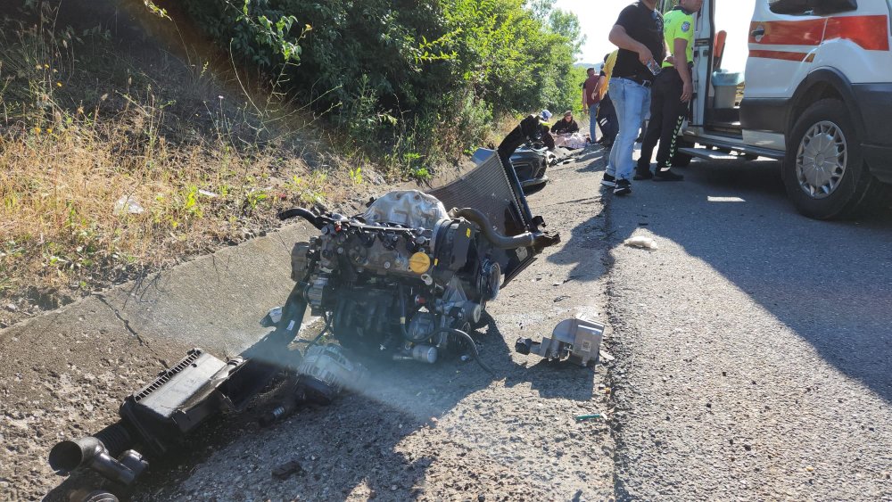 Yolcu otobüsü ile 3 otomobil birbirine girdi: Yaralılar var