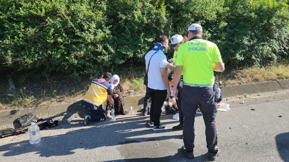 Yolcu otobüsü ile 3 otomobil birbirine girdi: Yaralılar var