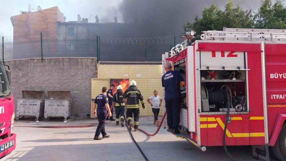 Konya’da elektrikli bisiklet ve motosikletlerin bulunduğu depoda yangın