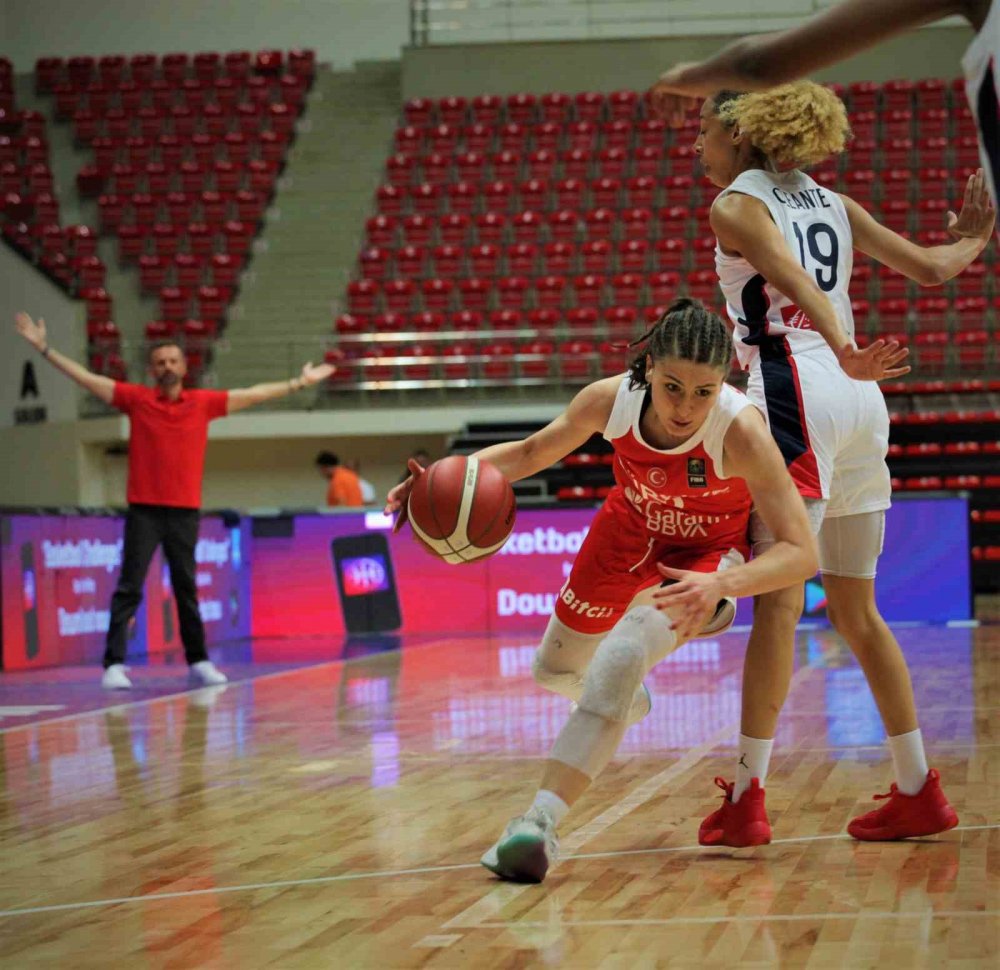 18 Yaş Altı Kız Basketbol Milli Takımı, Fransa’ya mağlup oldu
