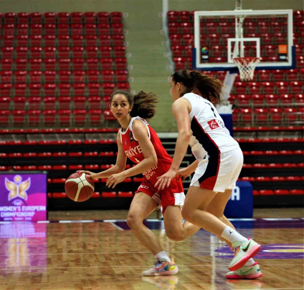 18 Yaş Altı Kız Basketbol Milli Takımı, Fransa’ya mağlup oldu