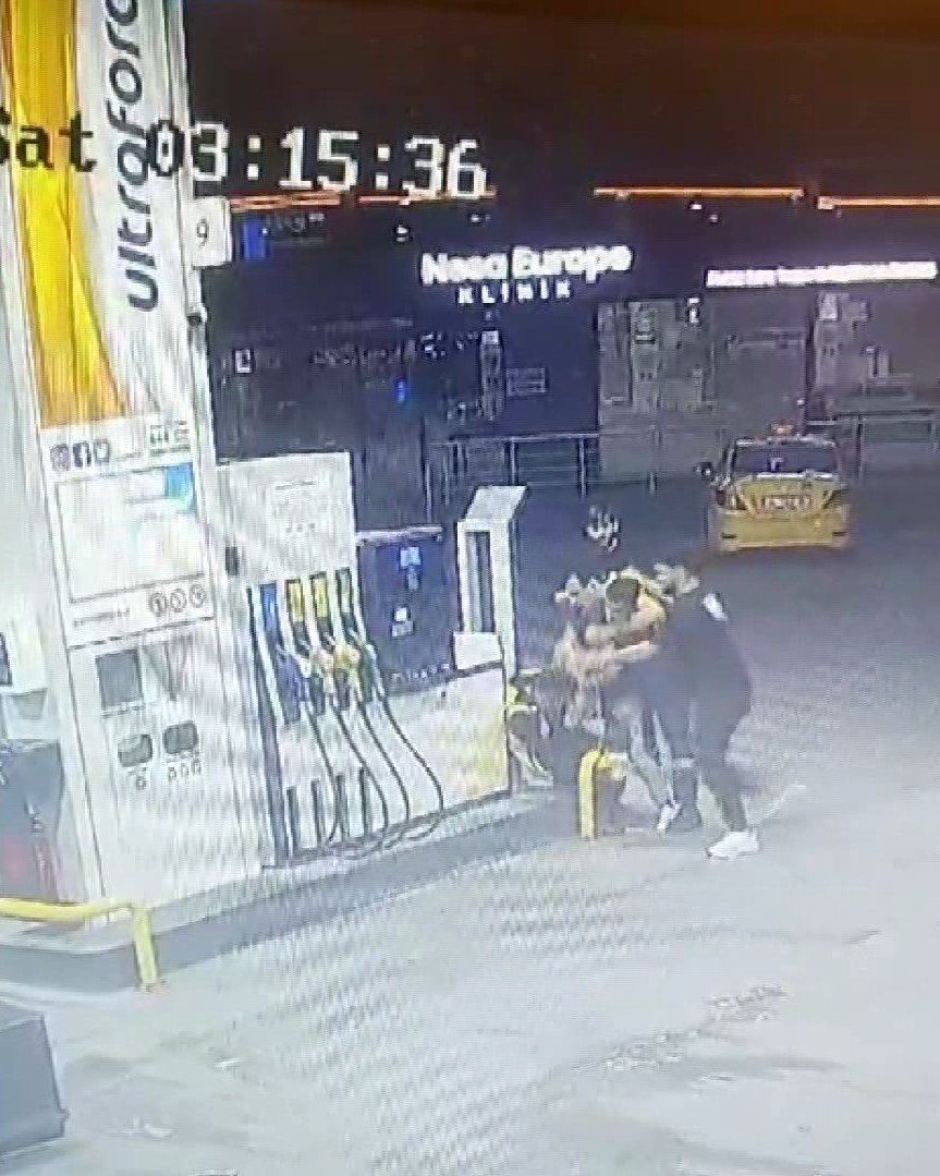 Akaryakıt istasyonu çalışanını öldüresiye dövdüler