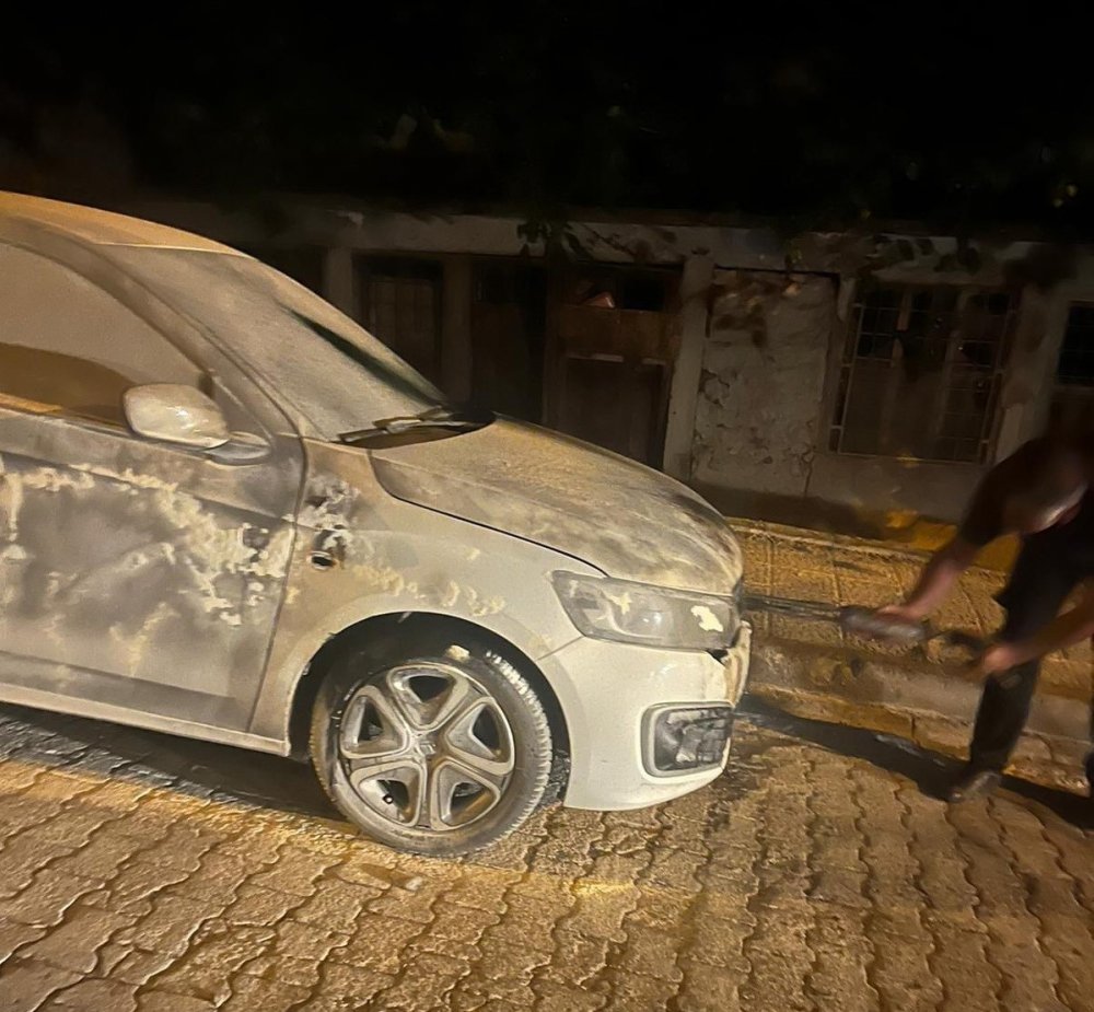 Babasının kiraladığı arabayı kundakladı