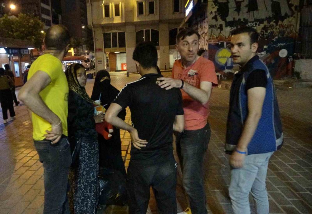 Bastonlu yaşlı kadın dilenciden basın mensubuna tepki