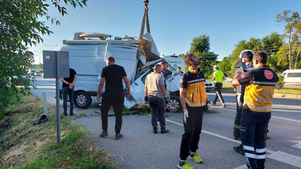 Canlı yayın aracı kaza yaptı: 2 ölü, 1 yaralı