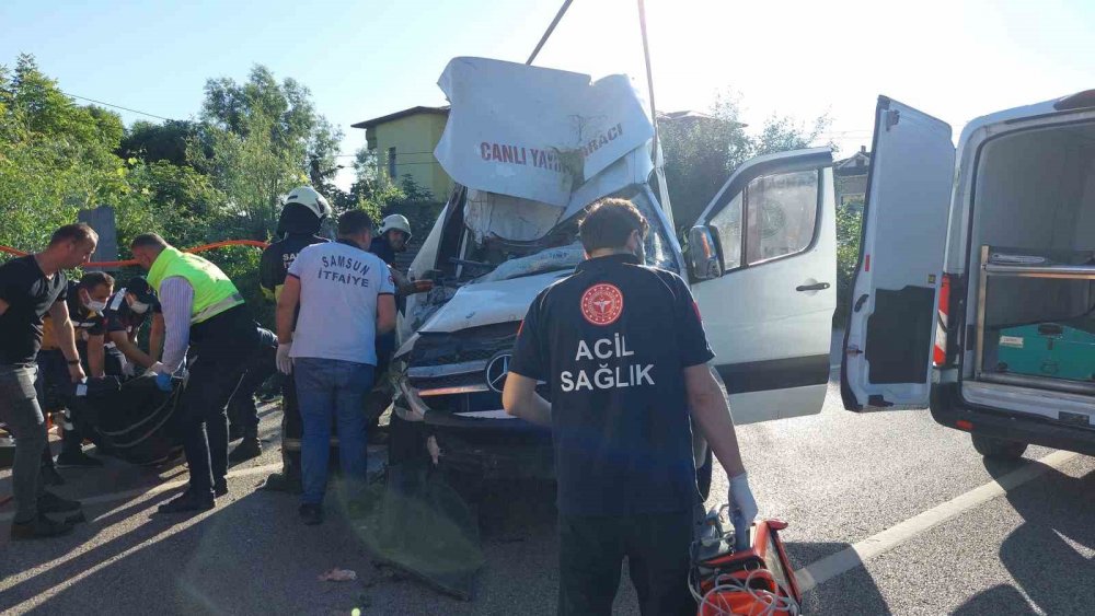 Canlı yayın aracı kaza yaptı: 2 ölü, 1 yaralı