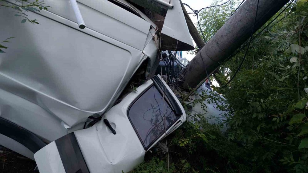 Canlı yayın aracı kaza yaptı: 2 ölü, 1 yaralı