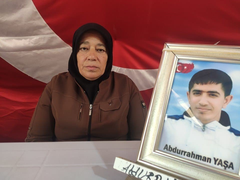 Diyarbakır anneleri sıcak havalara rağmen evlatlarının yolunu gözlüyor