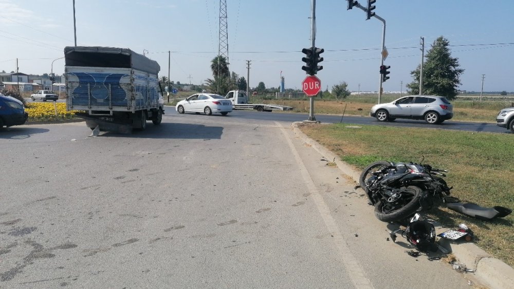 Genç kadın motosikletle ölüme gitti