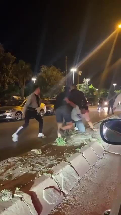 İki grup arasında tekmeli yumruklu kavga