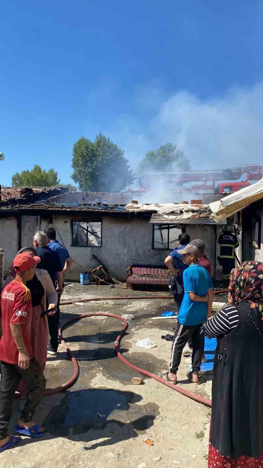 İşçilerin kaldığı ev alevlere teslim oldu