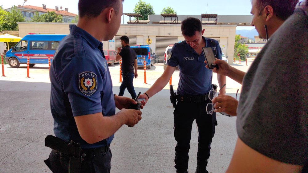 Kavgayı ayıran polislere saldırı: 6 yaralı