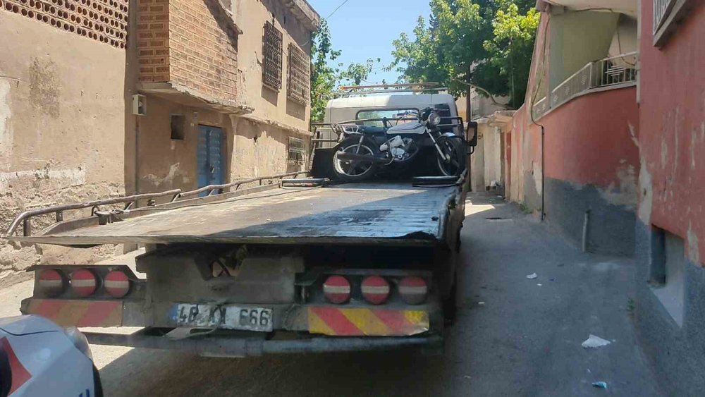 Motosikleti çalıp kaçmak isterken yakalandı