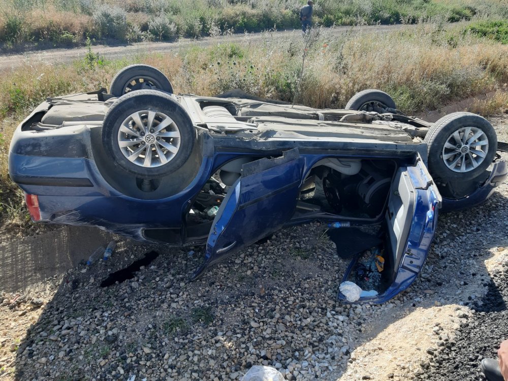 Otomobil, devrildi: 5 yaralı