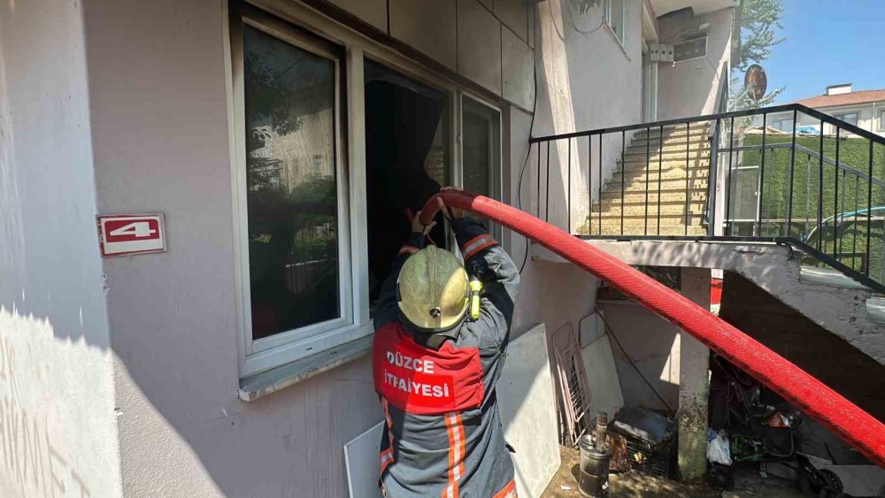 Su ısıtıcısı evi yaktı: 1 yaralı