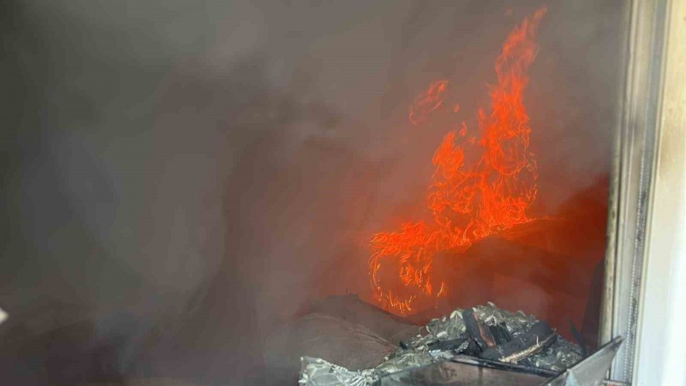 Su ısıtıcısı evi yaktı: 1 yaralı