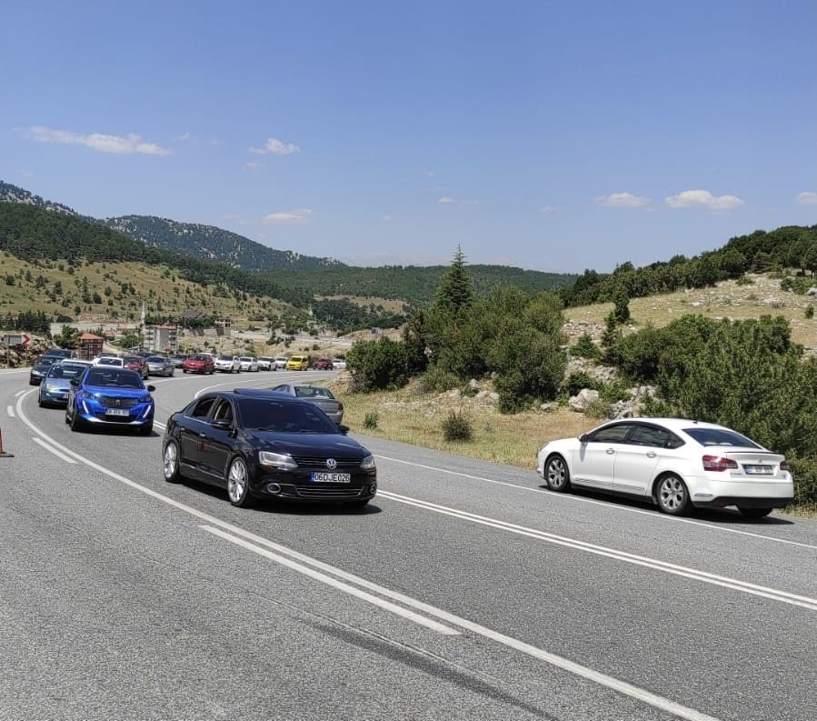 Tatil dönüşü Antalya-Konya karayolunda trafik yoğunluğu