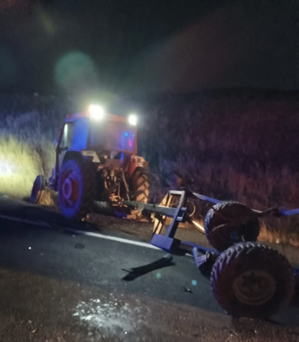 Otomobil ile traktör çarpıştı: 1 ölü, 3 yaralı