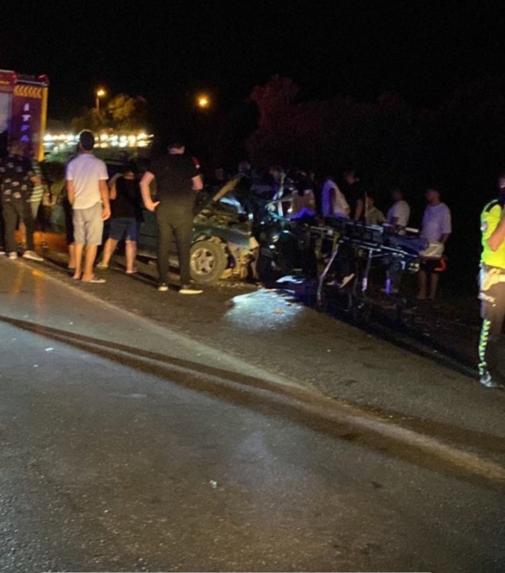 İki otomobil çarpıştı: 1 ölü, 2 yaralı