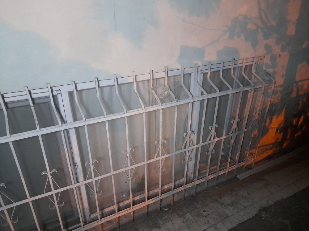 Eyüpsultan'da silahlı kavga: Mermiler ev, iş yeri ve otomobile isabet etti