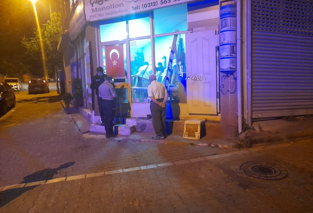 Eyüpsultan'da silahlı kavga: Mermiler ev, iş yeri ve otomobile isabet etti