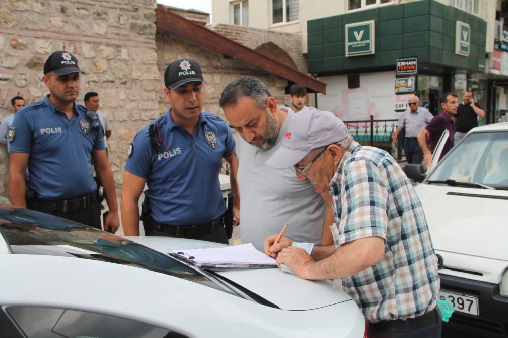 Sattığı kirazın parasını düşürdü, 10 bin TL'yi polisten tutanakla aldı