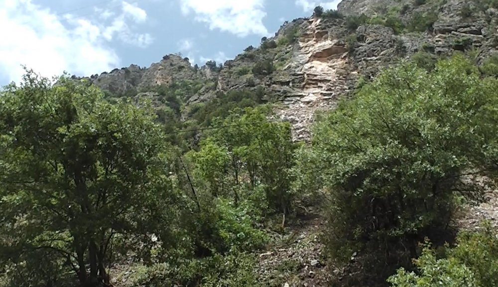 Kütahya'da kaya düşen yol trafiğe kapandı