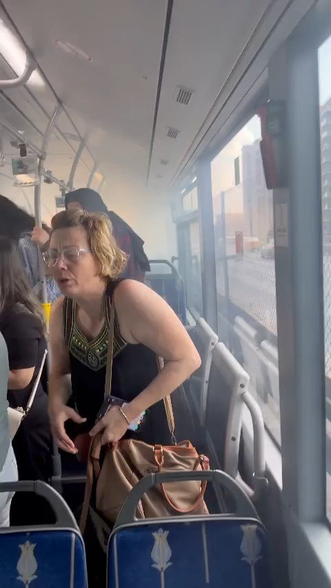 Metrobüste yangın çıktı; yolcular korkuyla kaçıştı