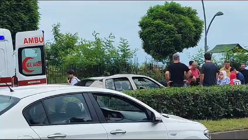 Tır otomobile çarptı: 7 yaralı